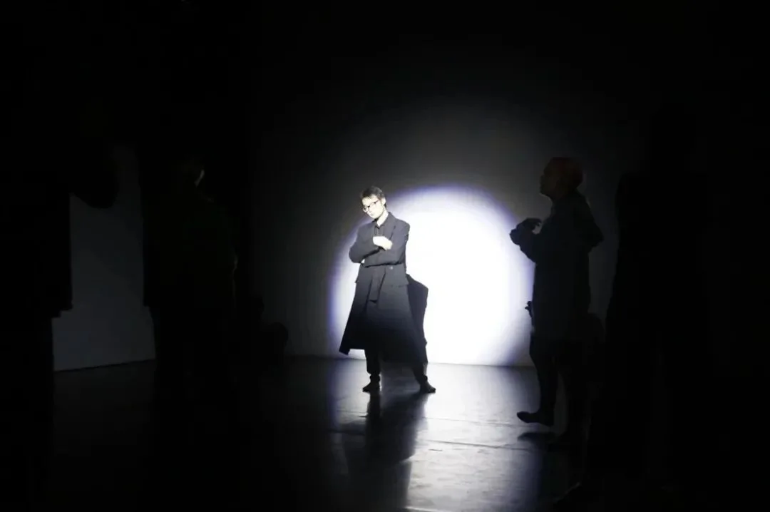 We'll talk in front of Cocoon. - We'll record "I" with the P4. - P4 Theater, image 17