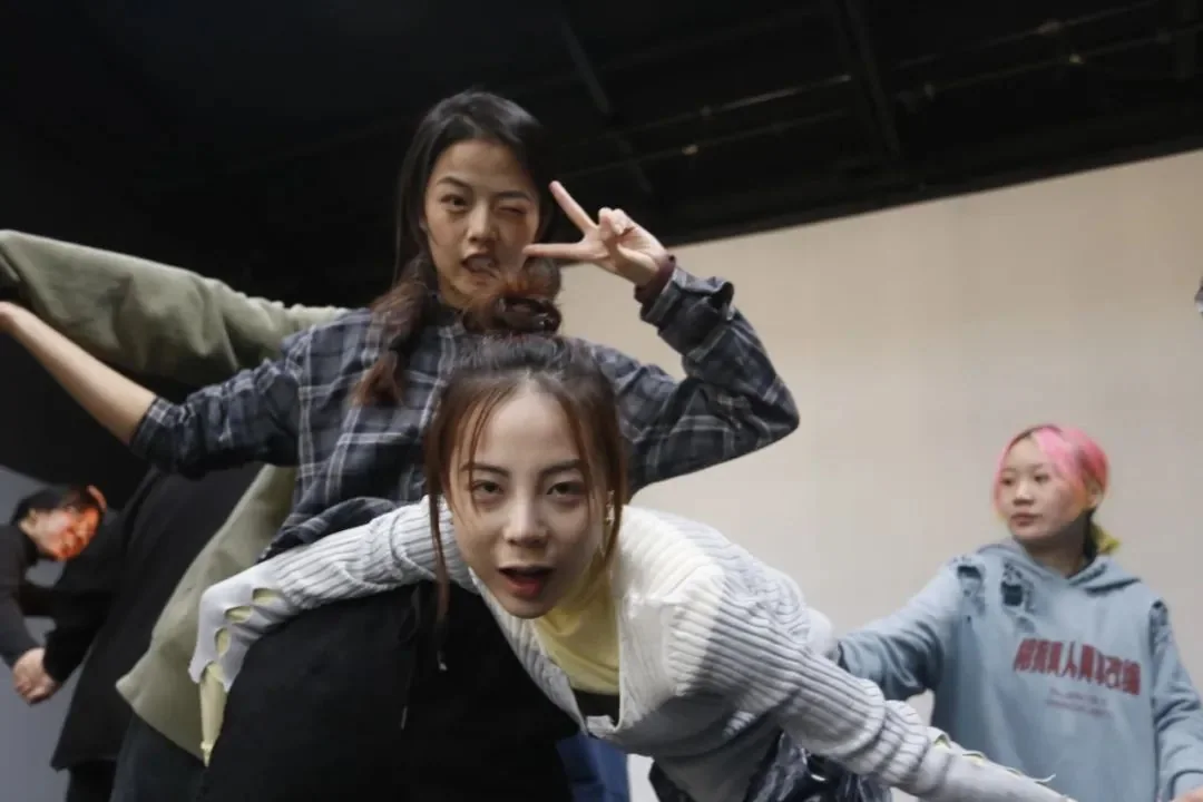 We'll talk in the back of Cocoon. - We'll record "I" with the P4. - P4 Theater, image 7