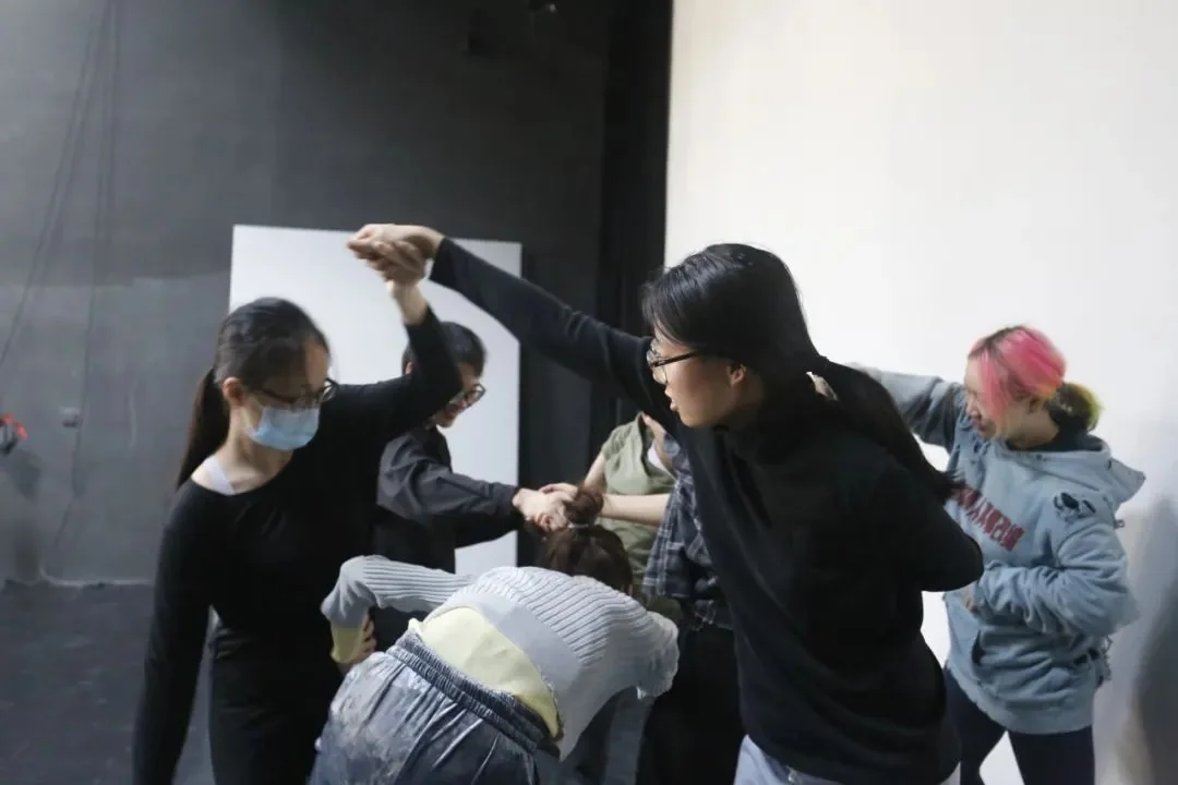 We'll talk behind the scene of Cocoon House. - We'll record "I" with the P4. - P4 Theater, image 23