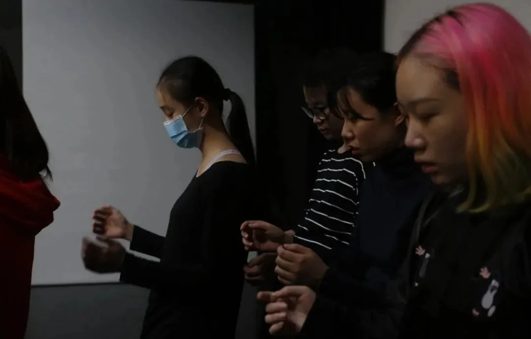 We'll talk in the back of Cocoon. - We'll record "I" with the P4. - P4 Theater, image 18