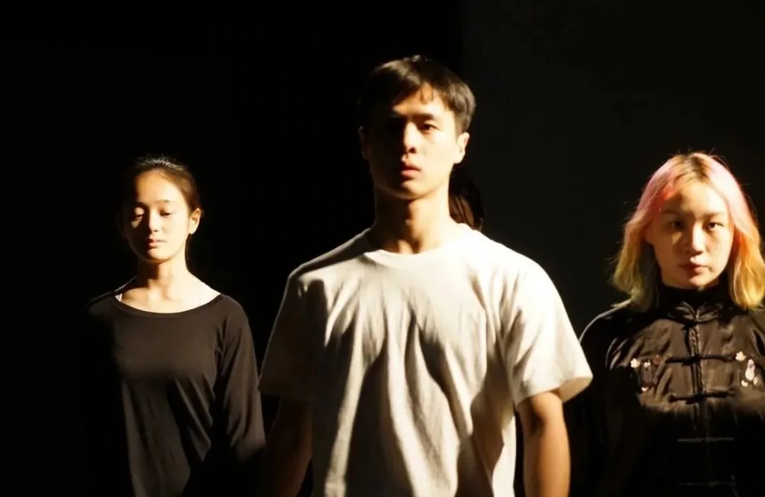 We'll talk in the back of Cocoon. - We'll record "I" with the P4. - P4 Theater, image 20