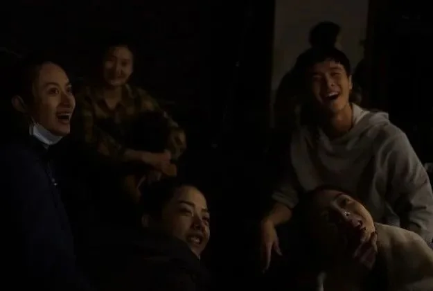 We'll talk in the back of Cocoon. - We'll record "I" with the P4. - P4 Theater, image 30