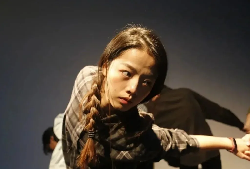 We'll talk behind the scene of Cocoon House. - We'll record "I" with the P4. - P4 Theater, image 16