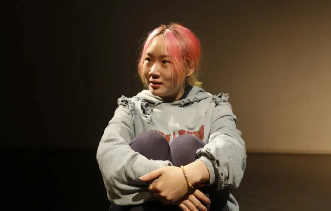 We'll talk behind the scene of Cocoon House. - We'll record "I" with the P4. - P4 Theater, image 9