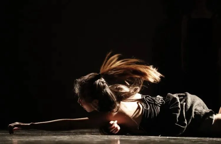 We'll talk behind the scene of Cocoon House. - We'll record "I" with the P4. - P4 Theater, image 15
