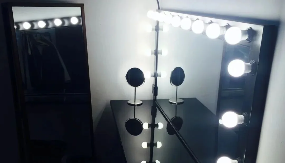 To the P4 Theater, to the eternal, ubiquitous photons., image 3