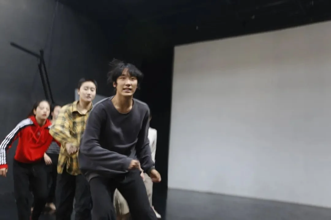 I'll talk to you later. - We'll record "I" with the P4. - P4 Theater, image 1