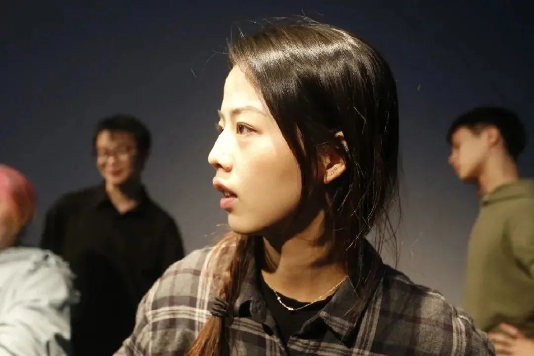 We'll talk behind the scene of Cocoon House. - We'll record "I" with the P4. - P4 Theater, image 13