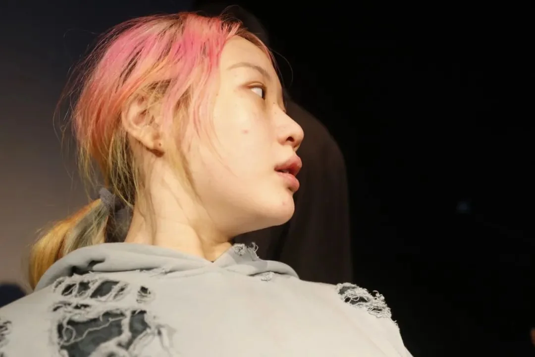 We'll talk behind the scene of Cocoon House. - We'll record "I" with the P4. - P4 Theater, image 1
