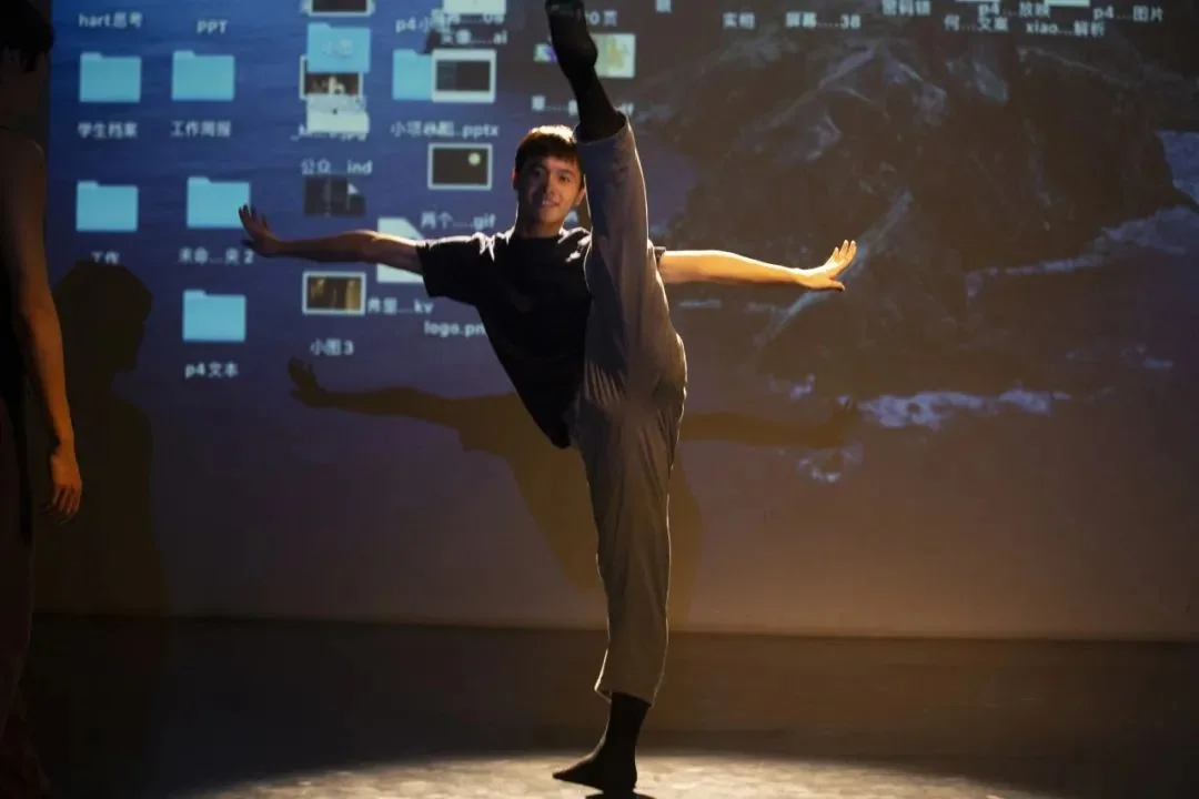 We'll talk in the back of Cocoon. - We'll record "I" with the P4. - P4 Theater, image 23