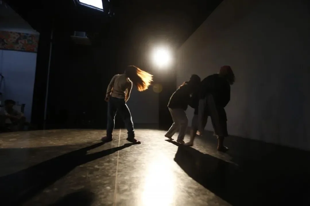 We'll talk behind the scene of Cocoon House. - We'll record "I" with the P4. - P4 Theater, image 22
