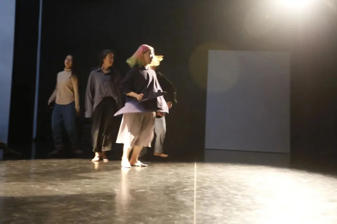 We'll talk behind the scene of Cocoon House. - We'll record "I" with the P4. - P4 Theater, image 8