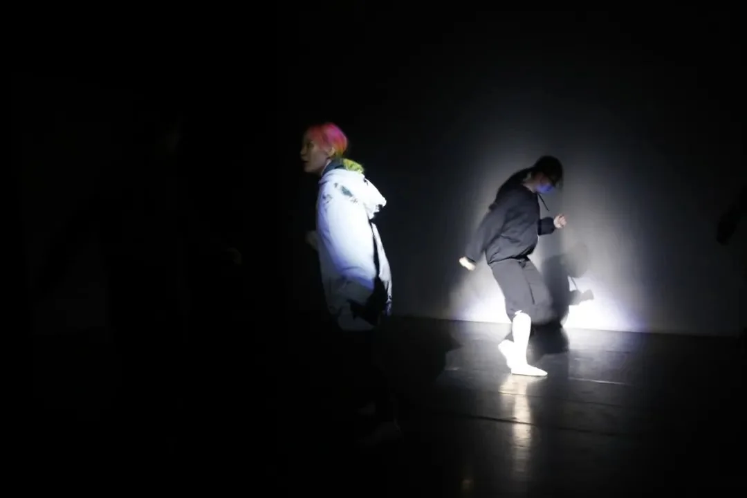 We'll talk behind the scene of Cocoon House. - We'll record "I" with the P4. - P4 Theater, image 10