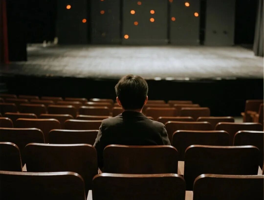 The Enthroned Gaze: François Regnault's Le Spectateur and Lacanian Theater Theory