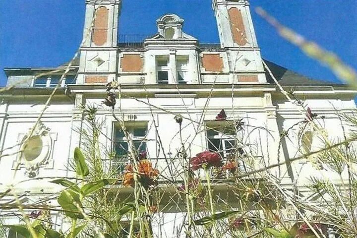 Asylum - Shelters / Psychiatric institutions / Asylum / Home.