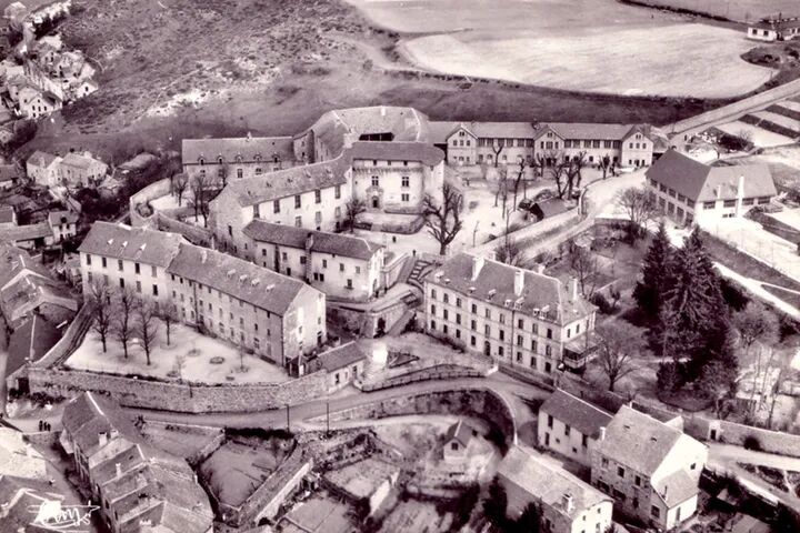 Asylum - Shelters / Psychiatric institutions / Asylum / Home.