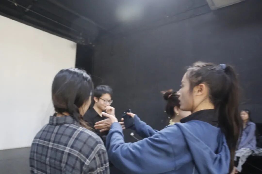 We'll talk in the back. - We'll record "I" with the P4. - P4 Theater